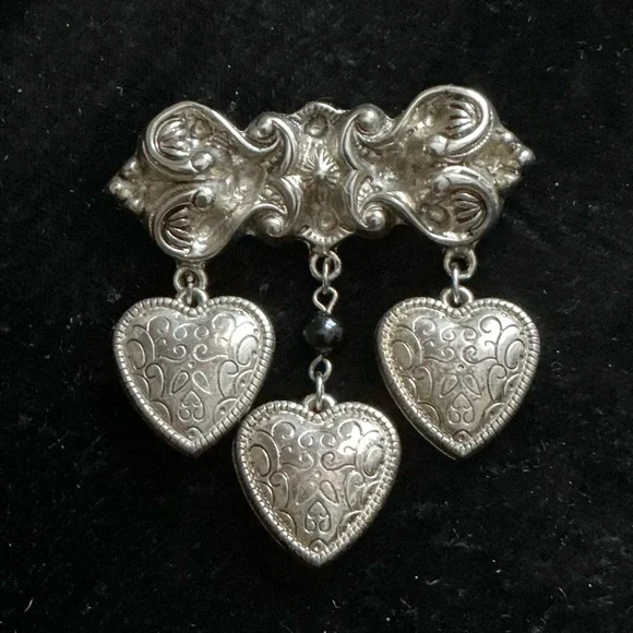 Pewter-tone Victorian styled embellished heart bar pin - Picture 5 of 5